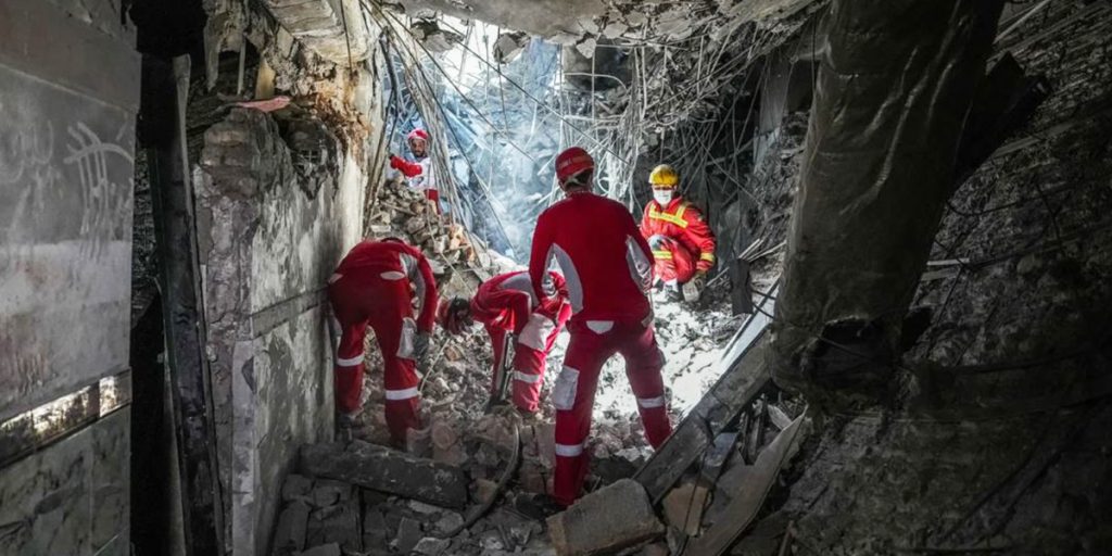 ইরানের কুখ্যাত এভিন কারাগারে ইসরায়েলি হামলা: নিহত ৭১