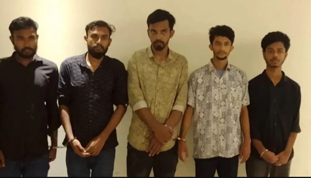 গুলশানে সাবেক এমপির বাড়িতে চাঁদাবাজির অভিযোগে ৫ জন গ্রেপ্তার