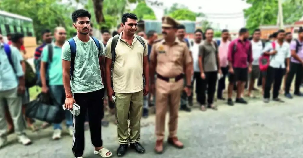 ভারতে বাবা-ছেলে একসঙ্গে কনস্টেবল হয়ে নজির গড়লেন