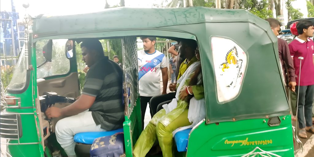 বোয়ালখালীতে অটোরিকশা দুর্ঘটনায় অন্তঃসত্ত্বাসহ আহত ৫