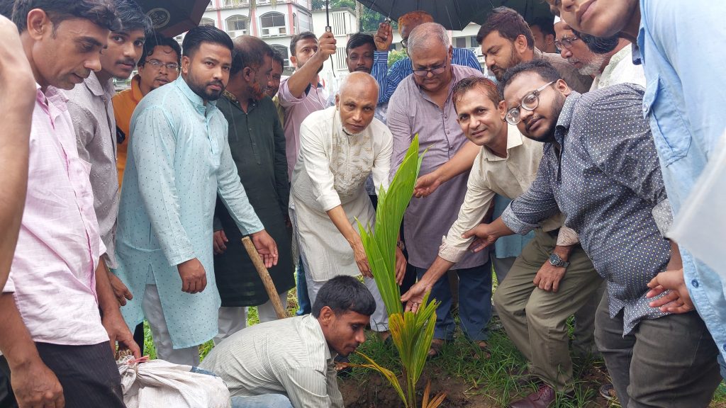 সিরাজুল ইসলাম ডিগ্রি কলেজে বৃক্ষরোপণ কর্মসূচি