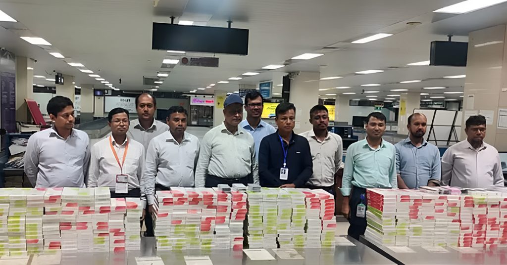 চট্টগ্রাম বিমানবন্দরে তিন যাত্রীর ব্যাগে থেকে ৬০ লাখ টাকার সিগারেট ও মোবাইল জব্দ