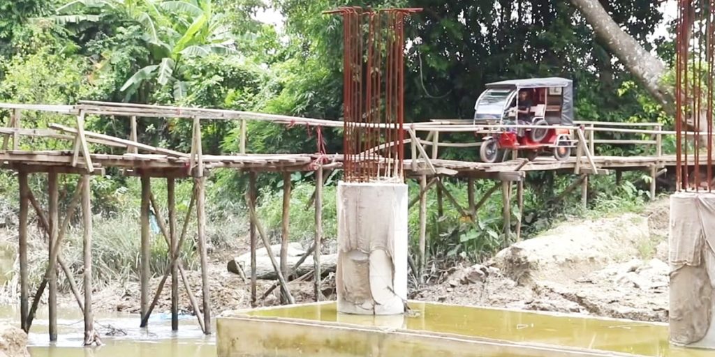 কেরানী বাজারে স্থবির সেতু নির্মাণ, চরম দুর্ভোগে এলাকাবাসী