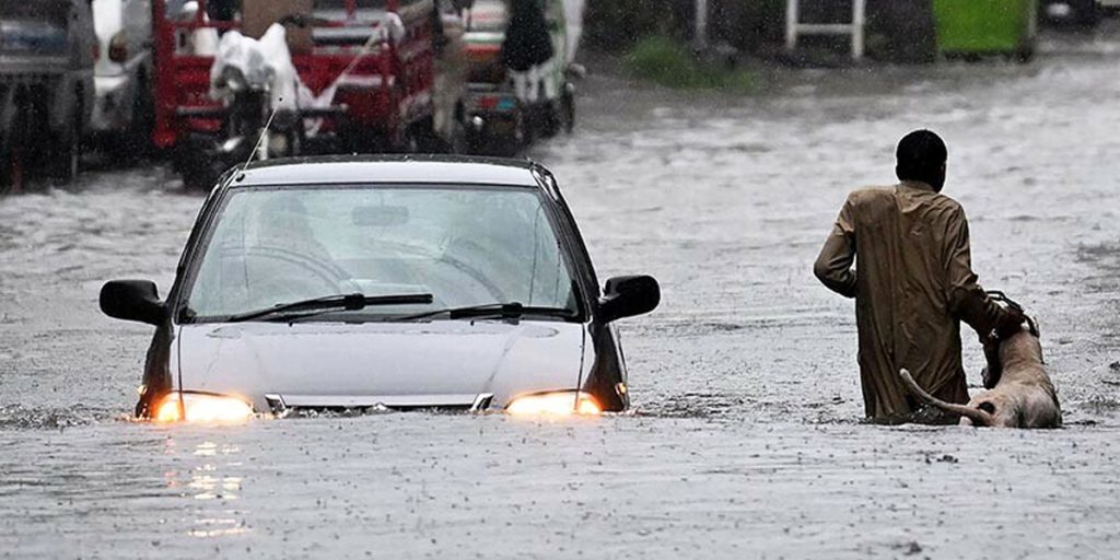 পাকিস্তানে ভয়াবহ বন্যা: পাঞ্জাবে ৬৩ জনের মৃত্যু, জারি ধারা ১৪৪ ও জরুরি অবস্থা