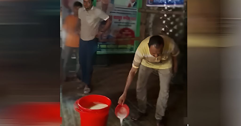 আওয়ামী লীগের নেতাকর্মীদের প্রবেশ অভিযোগে; এক মণ দুধ বিএনপির কার্যালয় পবিত্র করেছে ছাত্রদল