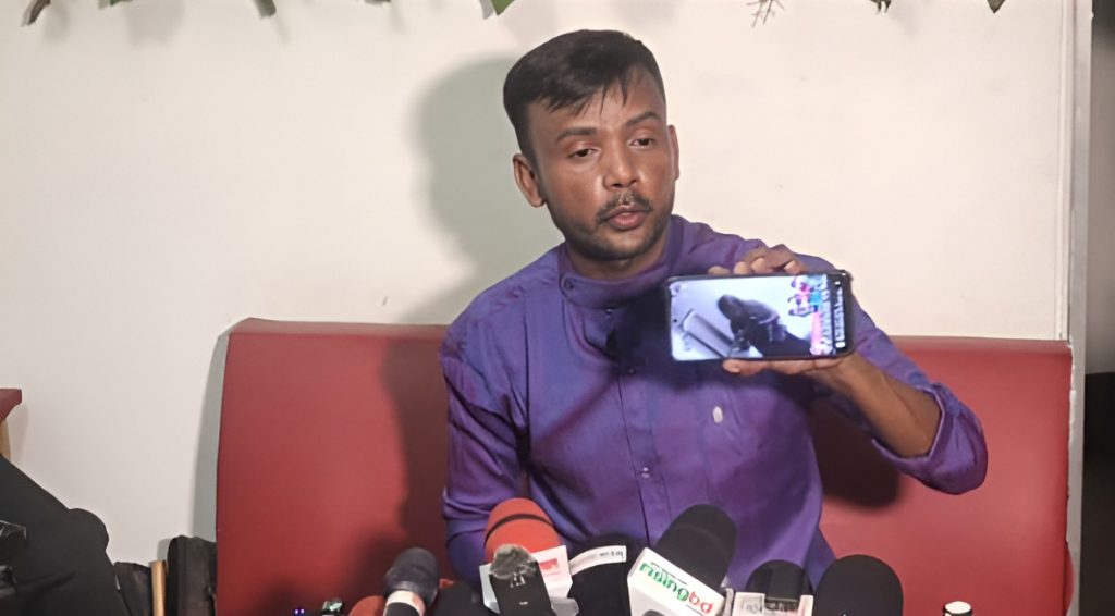 আবাসিক হোটেলে প্রেমিকের সাথে রিয়া মনি; ভিডিও ফাঁস করলেন হিরো আলম