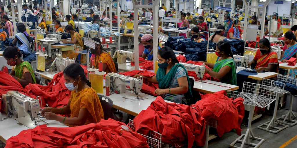 ভারতীয় পোশাকে ৫০% শুল্কে মার্কিন অর্ডার বাতিলের হিড়িক