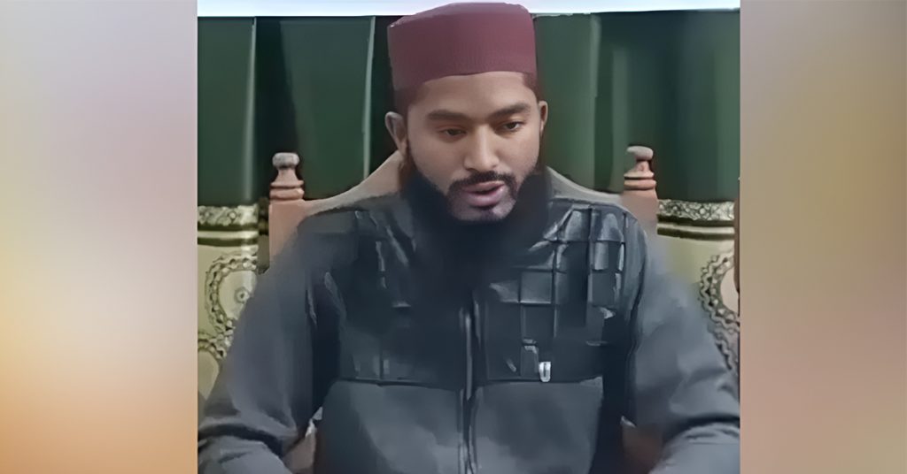 ছাত্রের মাকে নিয়ে উধাও মাদ্রাসা শিক্ষক, স্বামীর অভিযোগ-তাবিজ করে নিয়ে গেছেন