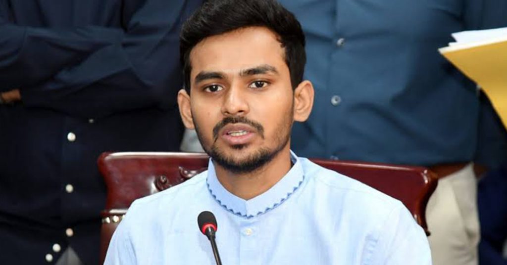 তফসিলের আগে সরকার ছাড়ার ঘোষণা আসিফ মাহমুদের