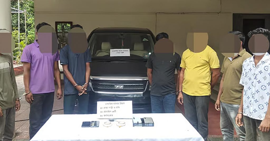 হোয়াটসঅ্যাপে তথ্য নিয়ে বিদেশ ফেরত প্রবাসীদের টার্গেট, পিছনে ধাক্কা দিয়ে গাড়ি থামিয়ে করতো ডাকাতি