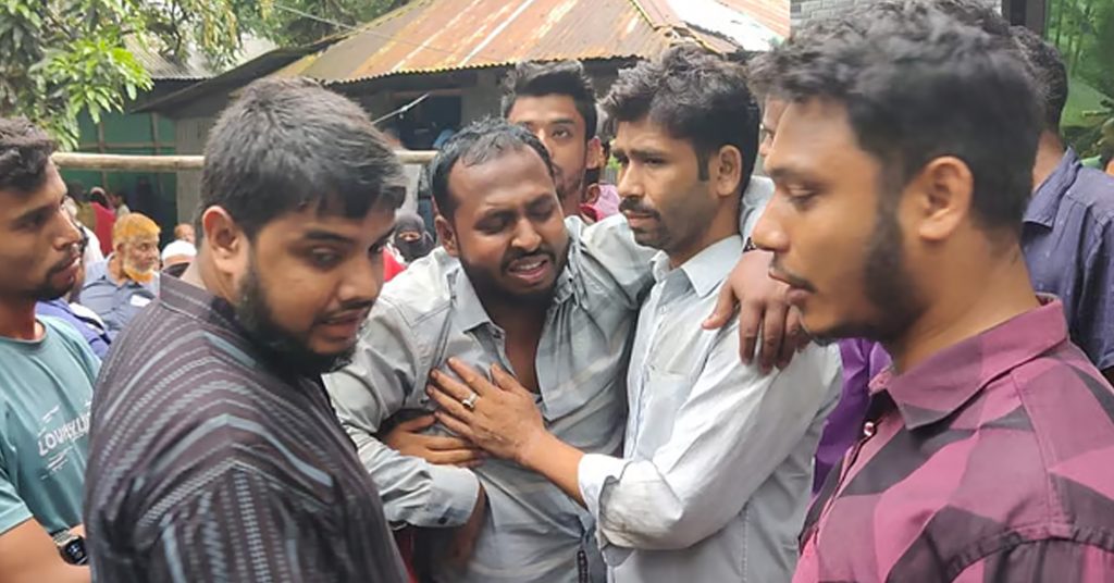 প্রবাসীর কান্নায় ভেঙে পড়েছে কাসারি বাড়ি